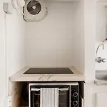 Cozy Loft In Historic Chiado דירה ליסבון