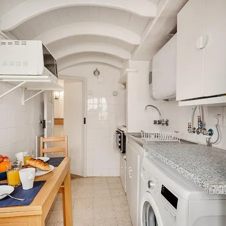 Cozy Loft In Historic Chiado Lisboa